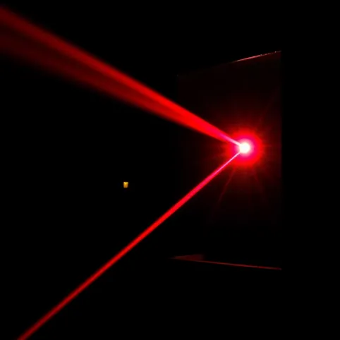 Czy można świecić laserem w okna