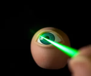 Czy zielony laser może uszkodzić wzrok