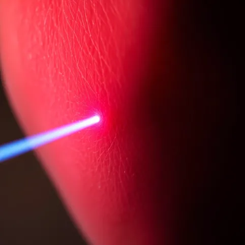 Dlaczego depilacja laserowa boli